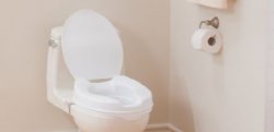 Rehosoft Raised Toilet Seat (265 lbs) with Lid